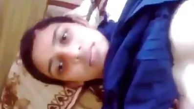 ব্লগার একটি লিফটে একটি ছোট স্কার্টে একটি পাতলা রাশিয়ান কুক্কুটকে কীভাবে চুদেছেন সে সম্পর্কে একটি ভিডিও তৈরি করেছেন নেকেড বিএফ ভিডিও
