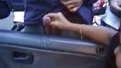 একটি নেপালি নেকেড ভিডিও পাকা তরমুজের মিষ্টতা দুই লেসবিয়ানকে কোমল সমলিঙ্গে পরিণত করেছে।