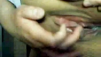ছোট মাই সহ একটি নেকেড পর্ন ভিডিও রোগা ছানা তার প্রেমিককে চুমু খায়, তারপর তাকে চুষে দেয়
