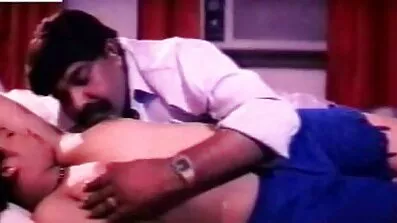 নানী আমন্ত্রণ জানালেন একজন যুবককে তার মুখে নেকেড ভিডিও গ্রেগোর ফিশার কাম করতে।