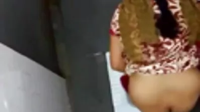 ছুটির সময় আমার স্ত্রী কোপাকাবানা সমুদ্র সৈকতে ফ্ল্যাশ সেক্সি নেকেড ভিডিও করছেন।