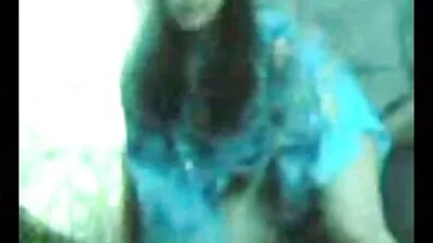 নির্লজ্জ শ্যামাঙ্গিনী সেক্সি ভিডিও নেকেড অনলাইন চ্যাটে ভার্চুয়াল সেক্স করেছে।