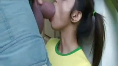 শ্যামাঙ্গিনী একটি ব্লোজব দিয়ে নেকেড ভিডিও এইচডি লোকটির লিঙ্গকে জাগিয়ে তুলেছিল এবং তারপরে তার উপরে বসেছিল।