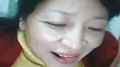 গোপন ক্যামেরায় মিনিস্কার্টে প্রতিবেশীর স্ত্রীর এক্স নেকেড ভিডিও একক যৌনতা রেকর্ড করা হয়েছে।