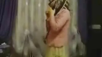 স্বাভাবিক স্তন বিশিষ্ট একজন চর্মসার ছাত্র পরিচিত ছেলেদের অপেশাদার অর্গানে নেকেড সেক্সি ভিডিও লিপ্ত করে।