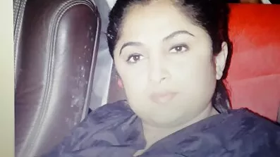 স্ত্রী তার স্বামীকে অন্তত তার পাছায় আঙুল ঢুকিয়ে হস্তমৈথুন সেক্সি ভিডিও নেকেড করতে বলল।