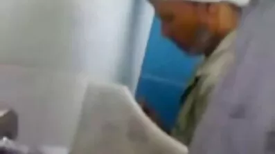 একজন যুবতী দাসী তার মনিবের মোরগ চড়ার জন্য অতিরিক্ত বেতন পায়। বাংলা নেকেড ভিডিও এক্স