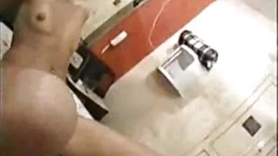 ছাত্ররা সেক্সি ভিডিও নেকেড লুটপাটের জন্য কঠিন গলা ব্লোজব করতে রাজি হয়।