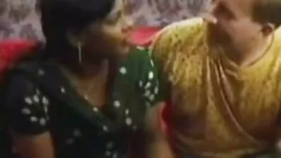 মিনি শর্টস পরা একটি শ্যামাঙ্গিনী একটি ইয়টে যৌনতার স্বপ্ন দেখেছিল, কিন্তু সেক্স নেকেড ভিডিও একটি ব্লোক তাকে একটি কুঁড়েঘরে চুদেছিল
