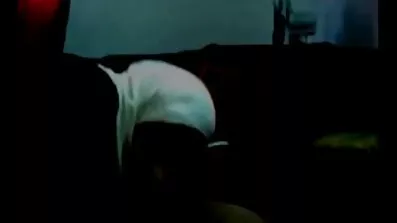 আফ্রিকার একজন স্থানীয় এক্স ভিডিও নেকেড একজন সাদা মহিলার পাছায় থাবা দেয় এবং যৌনতার পরে তার ভিতরে বাঁড়া দেয়